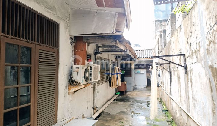 Hot Deals Spacious Super Strategic House on a Busy Road (Buy House Bonus Land & Prime Location) Suitable for Commercial Business, Boarding House, Hotel, Restaurant, Coffee Shop & Profitable Investment in Grogol, West Jakarta. 2