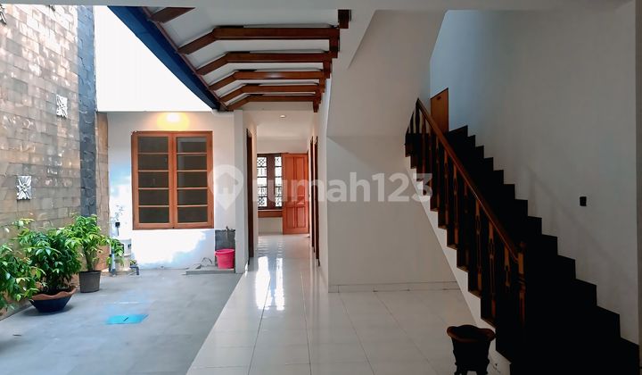Rumah Mewah Nyaman & Homey, Bisa Extension Lahan Hingga +/- 1270 M2, Bersih & Terawat Bisa Langsung Pakai/huni, Di Kawasan Premium Kebon Jeruk, Jakarta Barat