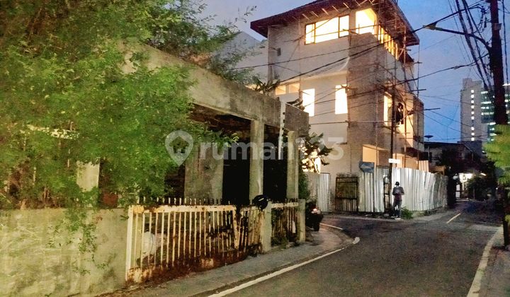 Rumah Lokasi Hook Hoek Strategis Lingkungan Aman Nyaman Bebas Banjir Nomor Rumah Cantik Cocok Untuk Renovasi Hunian Mewah, Kos-kosan, Investasi Di Cideng Jakarta Pusat  2