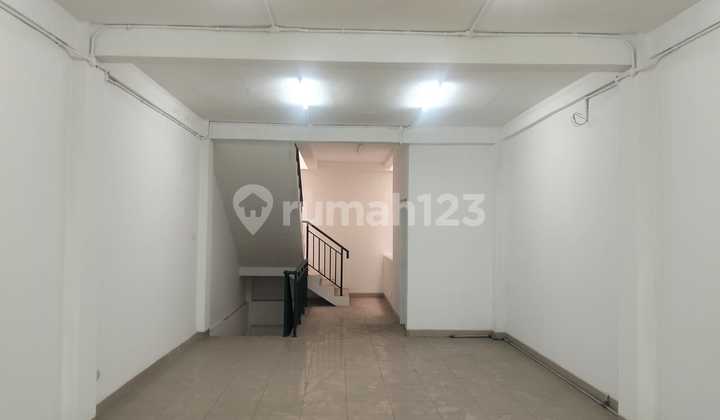 Ruko Mewah Premium Bagus 4 Lantai Siap Huni Strategis Pinggir Jalan Raya Ramai Bebas Banjir di Cideng Jakarta Pusat