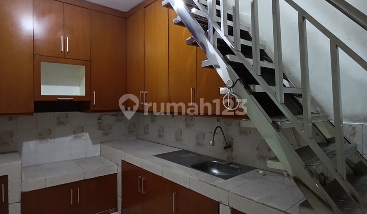 Affordable 2.5-Story House for Rent, Strategic Flood-Free Location, Tanjung Duren, West Jakarta Affordable 2.5-Story House for Rent, Strategic Flood-Free Location, Tanjung Duren, West Jakarta