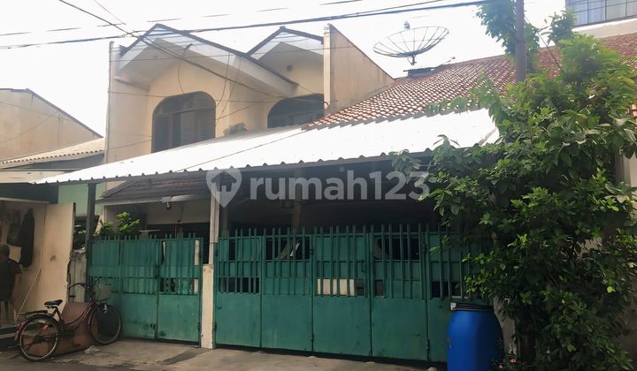 Twin House 2 Strategic Lots on a Busy Street in Jelambar, West Jakarta 2