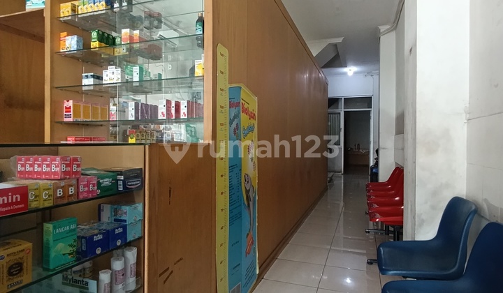 Strategic 3-Story Shop House + Beautiful Rooftop in Grogol, West Jakarta 1