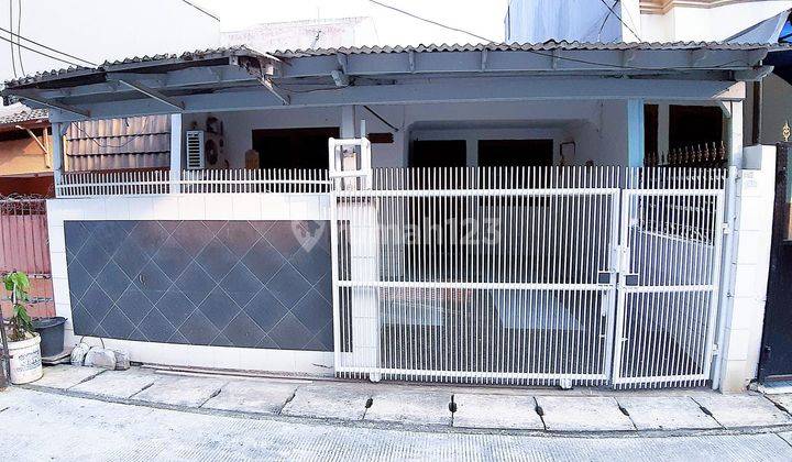 Rumah Nyaman 1,5 Lantai Rapih & Bagus Ada Carport Lingkungan Tenang Di Dalam Komplek Perumahan Taman Ratu Tanjung Duren Jakarta Barat  1