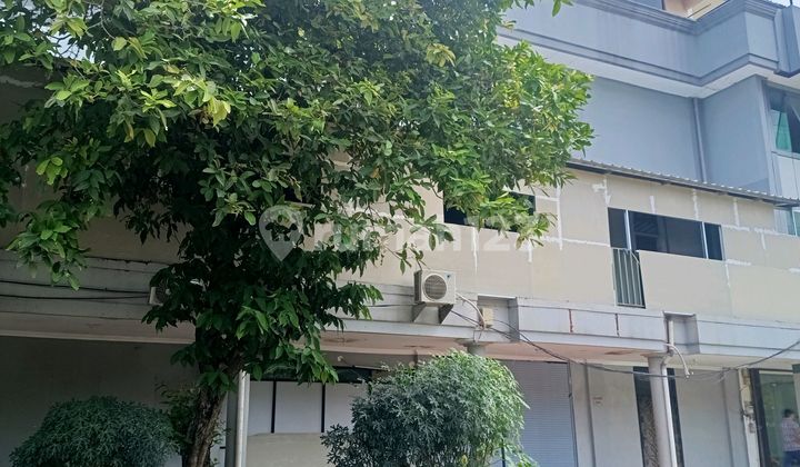 Majestic 4-Story Shophouse Hook Available Strategic Lift Area Near Toll Road & Flood-Free In Pluit, North Jakarta. 2