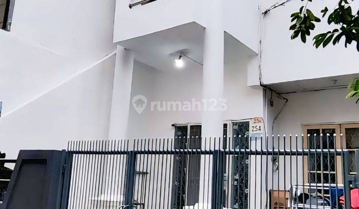 Rumah Cantik 2,5 Lantai Strategis Di Tomang, Jakarta Barat