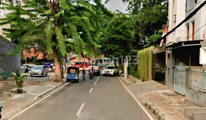 2-Story Corner House by Main Road, Strategic Location Suitable for Luxury Residence, Office, F&B, Minimarket, Boarding House, Tanjung Duren, West Jakarta. 2