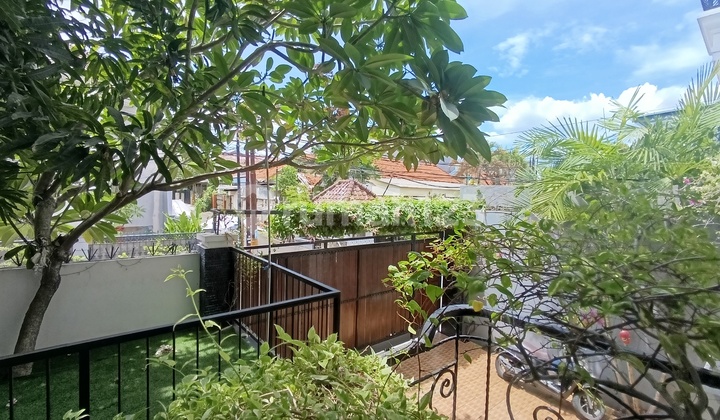 Rumah Mewah Cantik Siap Huni 3 Lantai Strategis Bebas Banjir Sangat Nyaman & Halaman Luas Di Kemanggisan Jakarta Barat  2