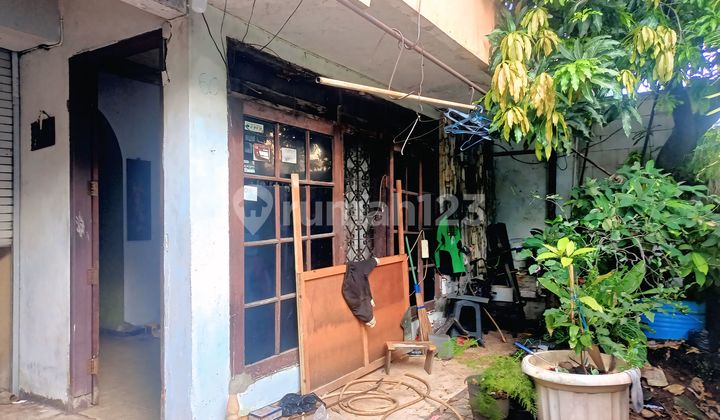 Rumah Hitung Tanah Strategis 2 Lantai, Bebas Banjir Jalan 2 Row, Cocok Untuk Hunian Mewah, Kantor, Kos-kosan Di Tomang Jakarta Barat