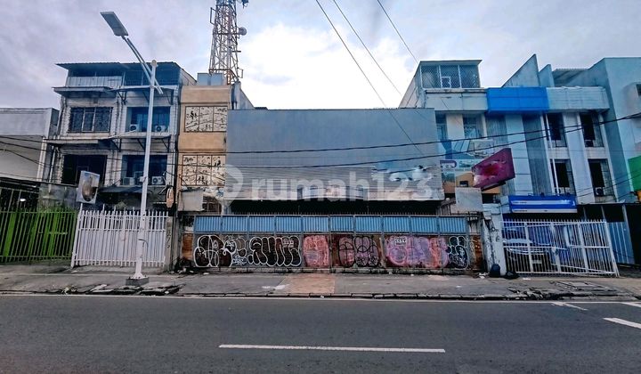 Rumah Komersial Bangunan Gedung 3 Lantai Tempat Usaha Ex. Dealer Motor Resmi Honda Sangat Strategis Pinggir Jalan Raya Lokasi Favorit & Premium Cocok Untuk Dealer, Bank, Restoran, Klinik, Cafe, Kuliner, Mini Market, Kantor & Investasi Usaha Strategis Lain Rumah Komersial Bangunan Gedung 3 Lantai Tempat Usaha Ex. Dealer Motor Resmi Honda Sangat Strategis Pinggir Jalan Raya Lokasi Favorit & Premium Cocok Untuk Dealer, Bank, Restoran, Klinik, Cafe, Kuliner, Mini Market, Kantor & Investasi Usaha Strategis Lain