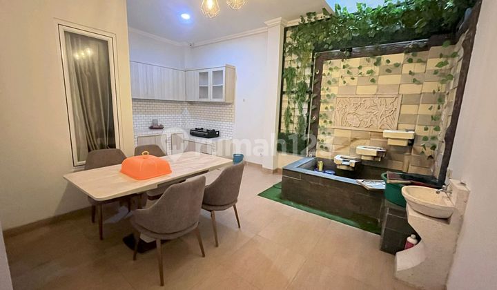 Dijual Rumah Cibubur Deluxe 3 Lantai Full Furnished 2,5 M SHM di Cibubur Rumah Dijual Rumah Cibubur Deluxe 3 Lantai Full Furnished 2,5 M SHM di Cibubur Rumah