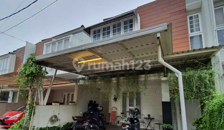 House in Lebak Bulus Townhouse