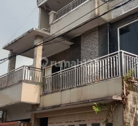 3-Story House in Griya Satwika, East Ciputat