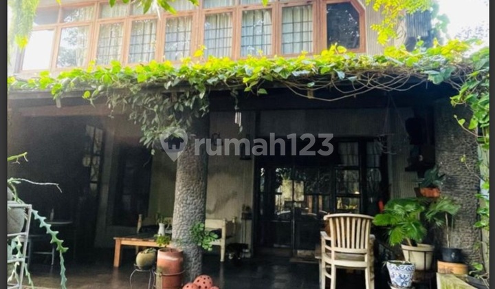 Beautiful and Comfortable Residence on Jalan Puter, Bintaro Jaya Sector 5