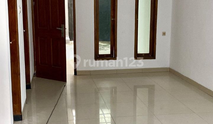 Nice House In Batununggal Indah