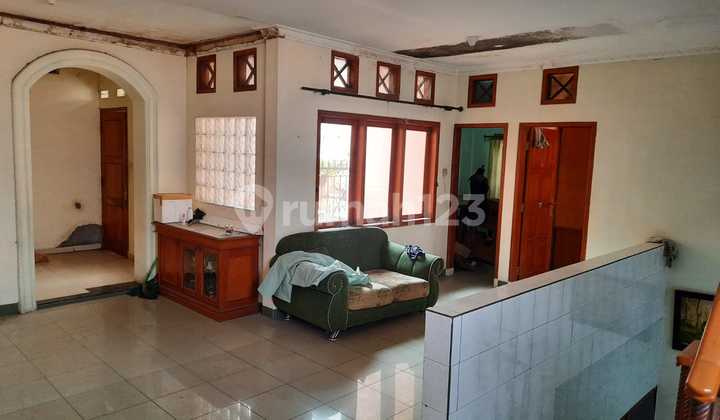 Nice 3-Storey House in Turangga Ready to Occupy Nice 3-Storey House in Turangga Ready to Occupy