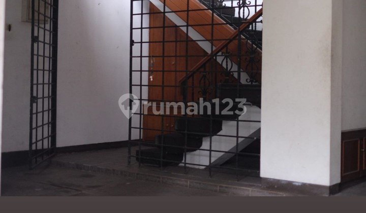 Rumah Bagus 3 Lantai Sentrasari 2