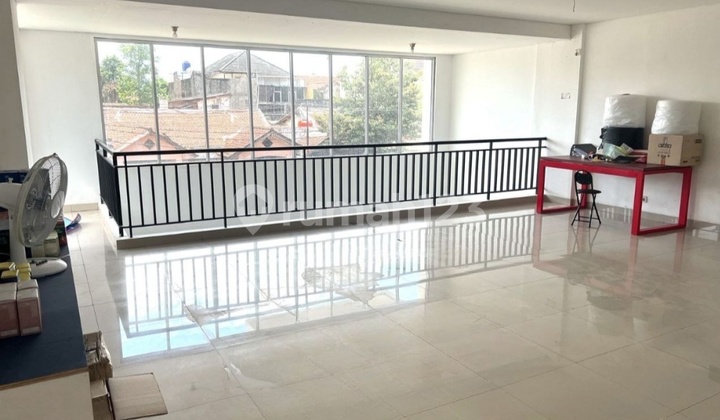 Large Shop House in the Heart of Buah Batu City (Au)