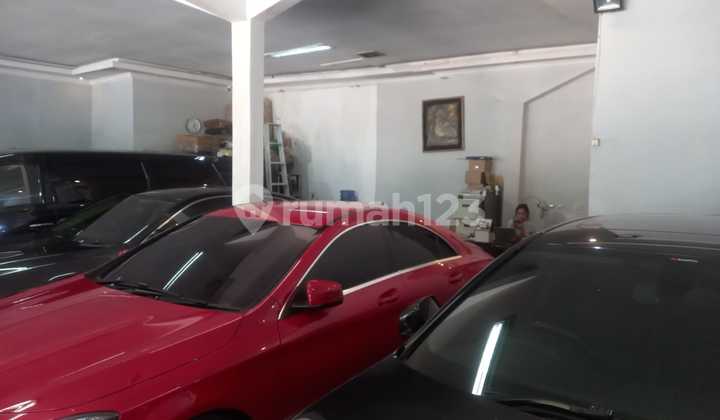 Ruang Usaha Cocok Buat Showroom Di Tengah Kota Ruang Usaha Cocok Buat Showroom Di Tengah Kota