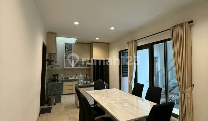 Rumah Bagus 2 Lantai Furnished Btari Sumarecon Rumah Bagus 2 Lantai Furnished Btari Sumarecon