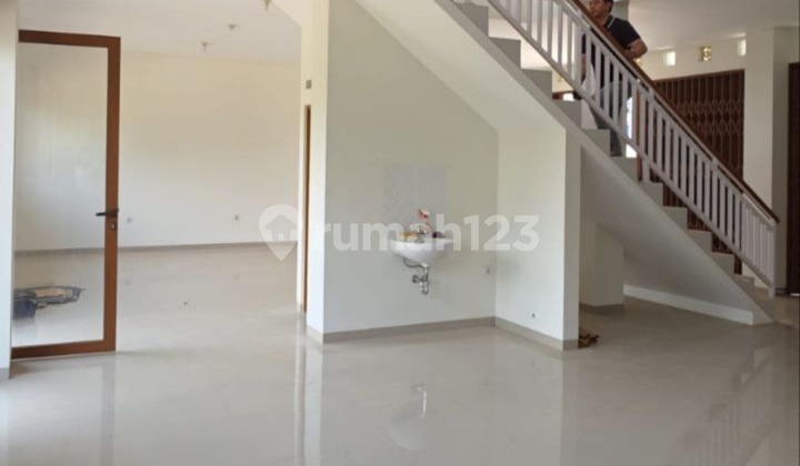 Nice Spacious Shop House Suitable for Business in Jatinangor
