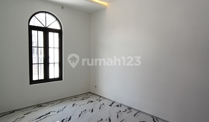 Good 2-Storey Ready-to-Live House Bkr 2