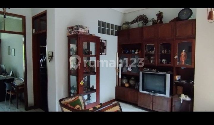 Two-Story House in Pajajaran Wing