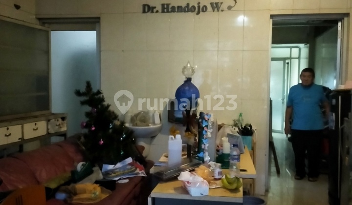 Beauty Clinic Shop House Main Road Gatsu