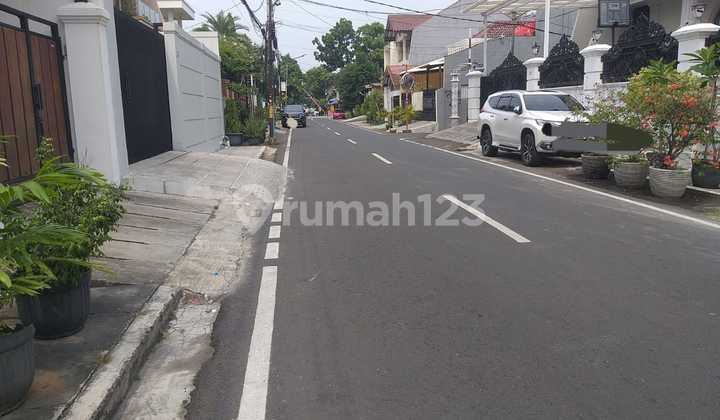 Ready-to-Live House for Sale in Cempaka Putih Barat, Jakarta 2