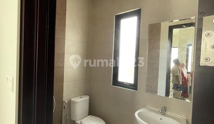 Disewakan Rumah 2 Lantai Di Cluster Regia Summarecon Crown Gading 2