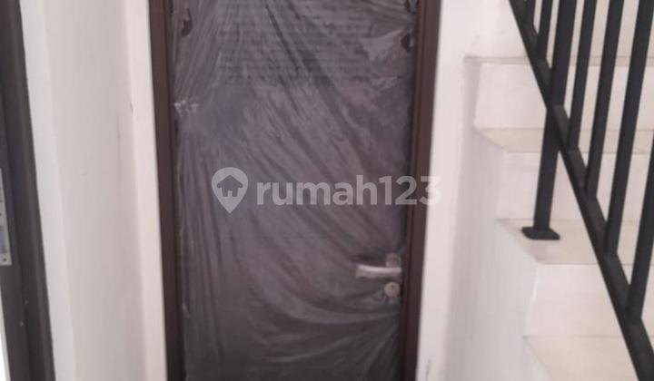 For Sale Ready-to-Occupy House in Harapan Indah Bekasi 2