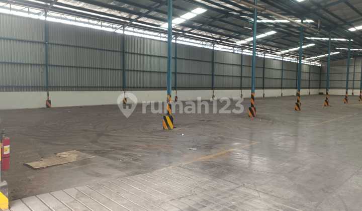 Warehouse Ready for Rent in Cakung, East Jakarta Warehouse Ready for Rent in Cakung, East Jakarta