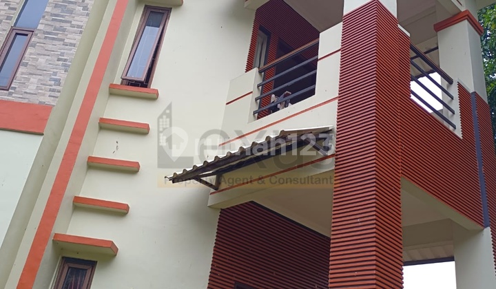 Dijual Rumah Hoek Siap Huni di Kencana Loka,Bsd