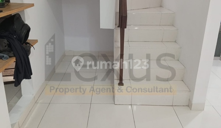 For Sale 3-Story Semi-Furnished House Renovated in BSD City 2