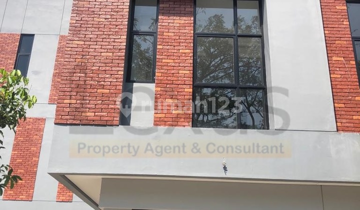 For Rent Ychub Shop House Bsd City Strategic Location on Main Roadside