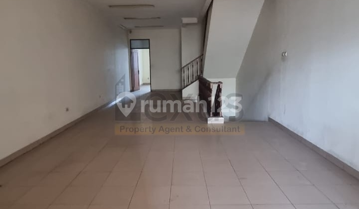 For Rent Shop House Very Busy Location Side of the Road Tangerang City at Jl. Merdeka Raya 2