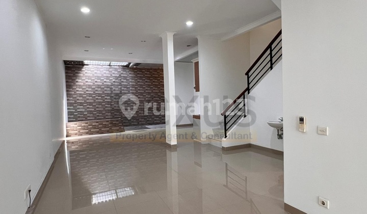 Cheap Rent, Good House Ready to Live In, Semi Furnished, Topaz Cluster, Gading Serpong 2
