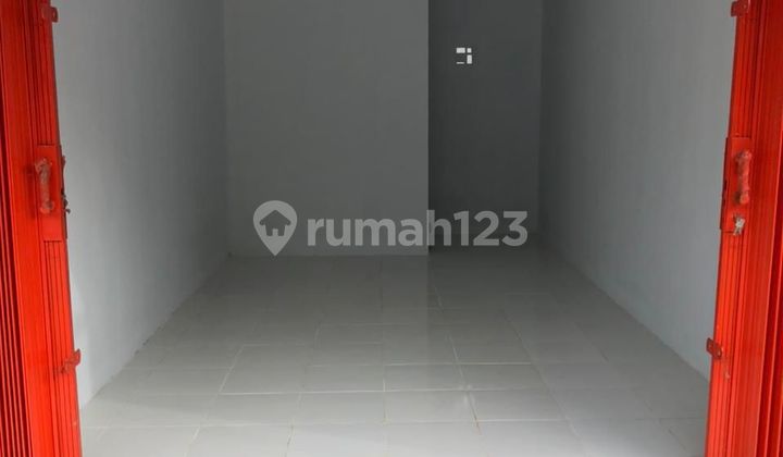 For rent: 3 linked kiosks & cafe by the roadside in South Pekayon, Bekasi.