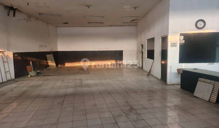 Disewakan ruko gandeng Di jalan Utama ex showroom Di medan satria Bekasi Barat  1