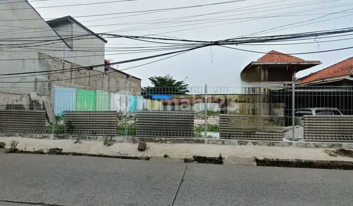 Disewakan lahan siap pakai di pinggir jalan utama di Rawalumbu