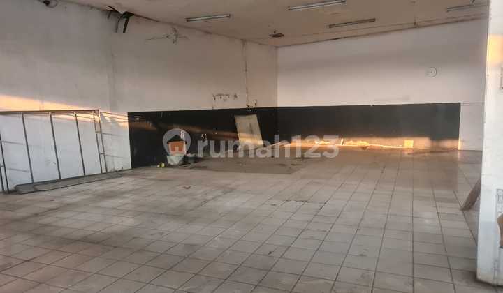 Disewakan ruko gandeng Di jalan Utama ex showroom Di medan satria Bekasi Barat  2