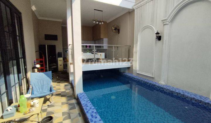 Dijual rumah ada kolam renang full renov siap huni di Pekayon Bekasi Selatan
