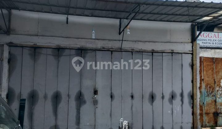 For Rent: 3-Story Shop House, former motorcycle workshop, located on the side of Narogong Main Road, Bekasi. For Rent: 3-Story Shop House, former motorcycle workshop, located on the side of Narogong Main Road, Bekasi.