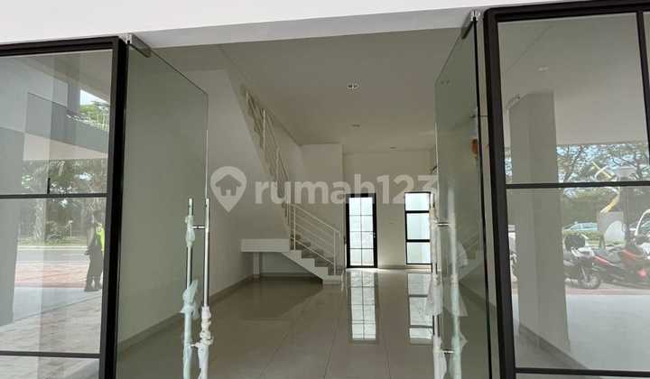 Ruko Baru Siap Pakai Strategis di Collins Boulevard - Ujung Menteng