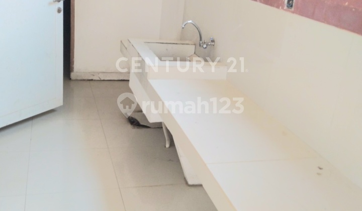 Strategic 3-Story Comfortable and Safe Office Building in Pondok Kelapa, East Jakarta Strategic 3-Story Comfortable and Safe Office Building in Pondok Kelapa, East Jakarta