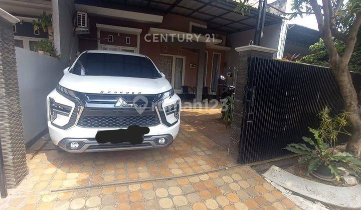 tampak depan dijual rumah minimalis siap huni