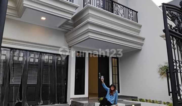 Rumah Mewah American Classic Di Joglo