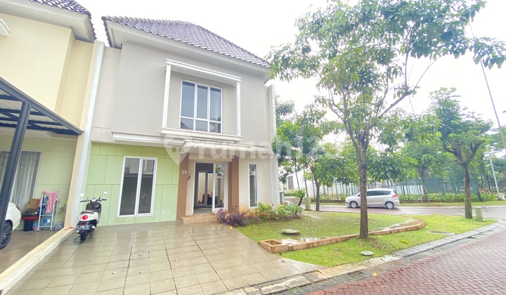 Gading Serpong House, Corner Position, Good.