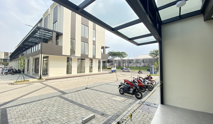 3-Story Shop House With Balcony Excellent Location 2