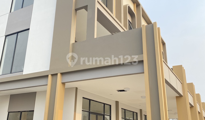 Ruko 3 Lantai Di Boulverd Il Lago Gading Serpong